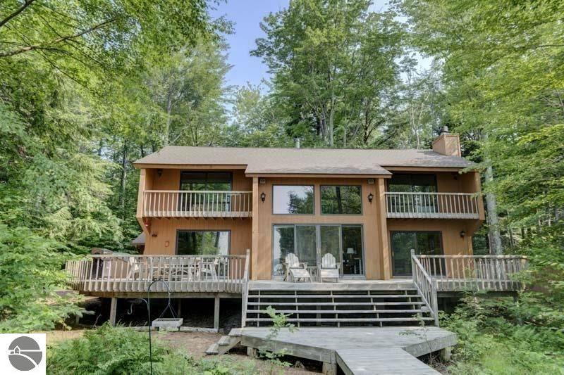 332 E Sugar Bay Ln, Cedar, MI 49621 photo 1