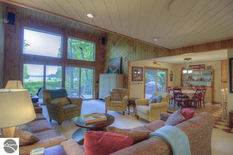 332 E Sugar Bay Ln, Cedar, MI 49621 photo 4