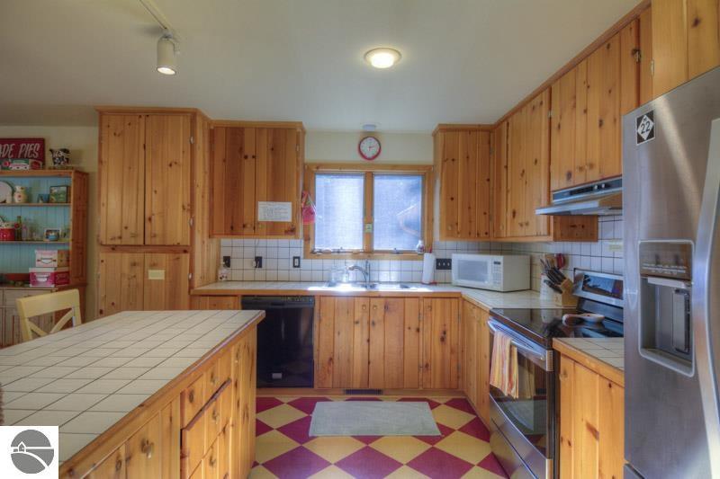 332 E Sugar Bay Ln, Cedar, MI 49621 photo 7