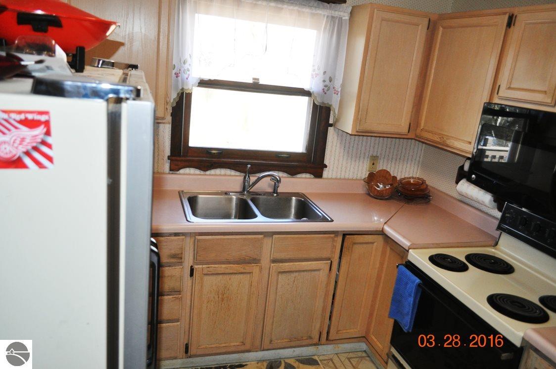 673 Point Dr, Clare, MI 48617 photo 14