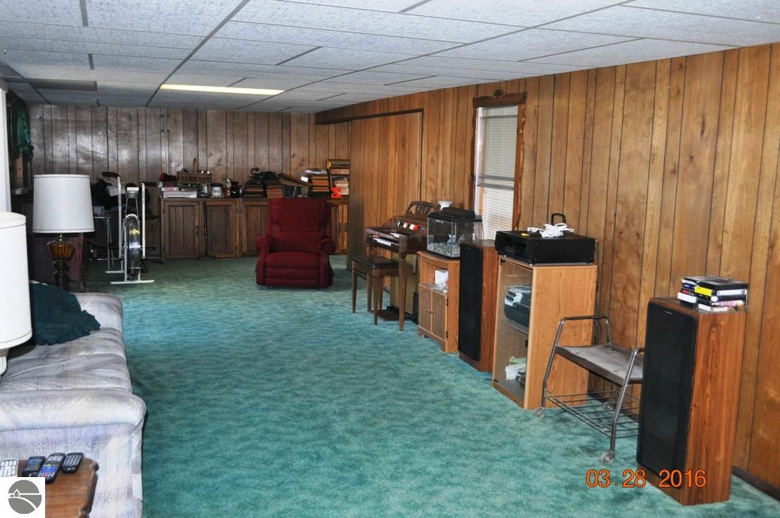 673 Point Dr, Clare, MI 48617 photo 31