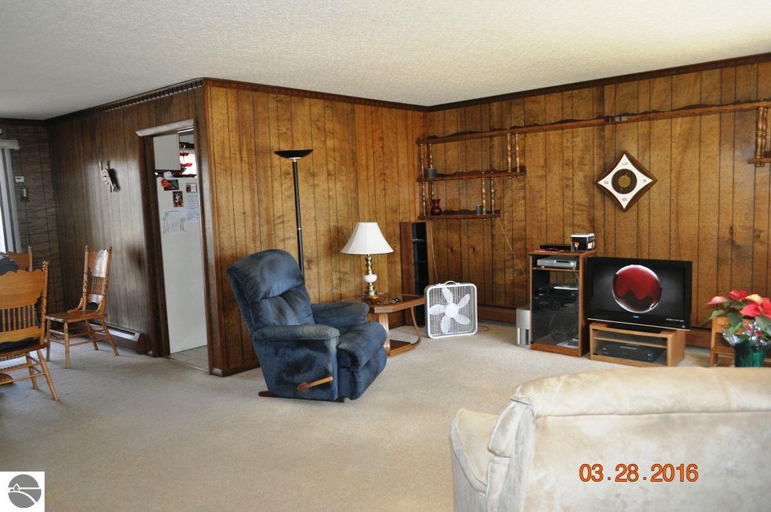 673 Point Dr, Clare, MI 48617 photo 15