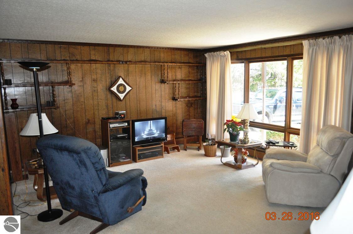 673 Point Dr, Clare, MI 48617 photo 16