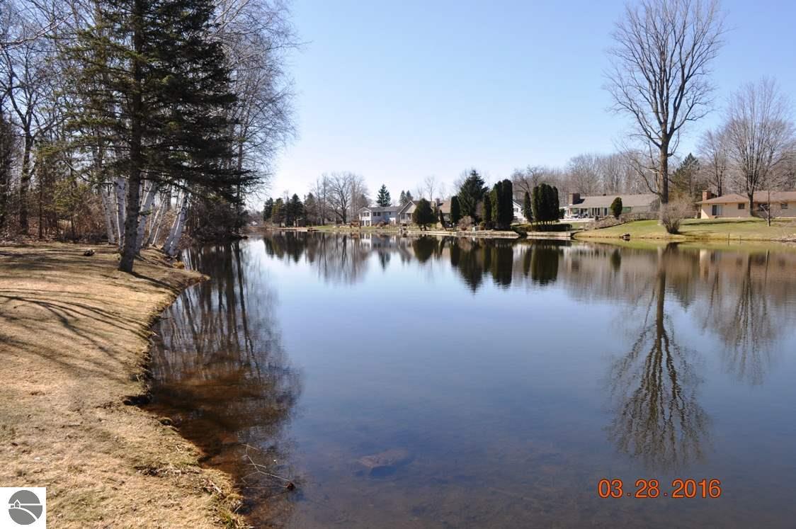 673 Point Dr, Clare, MI 48617 photo 10
