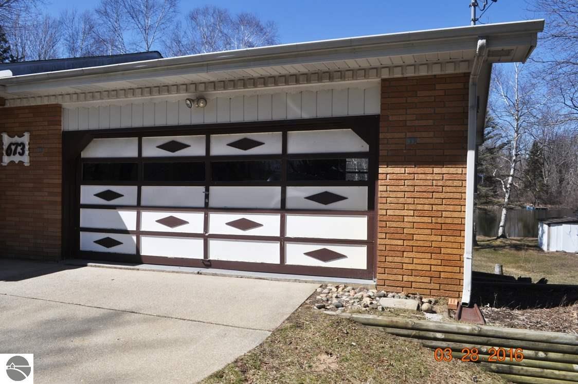 673 Point Dr, Clare, MI 48617 photo 7