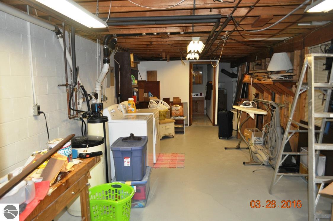 673 Point Dr, Clare, MI 48617 photo 24