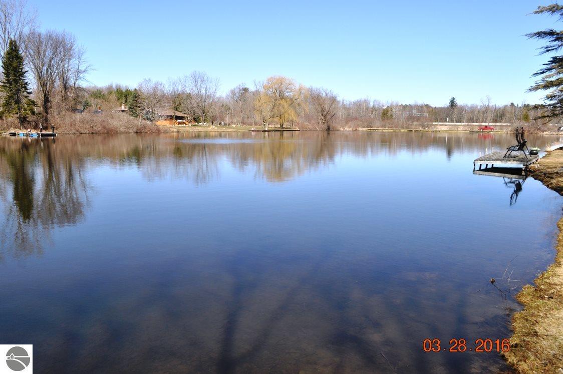 673 Point Dr, Clare, MI 48617 photo 11