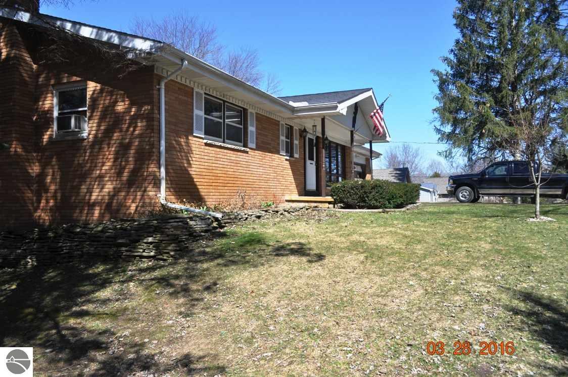 673 Point Dr, Clare, MI 48617 photo 5