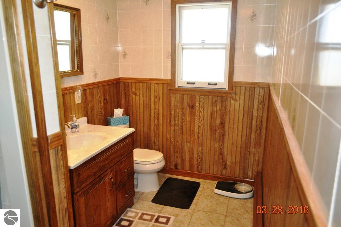 673 Point Dr, Clare, MI 48617 photo 17