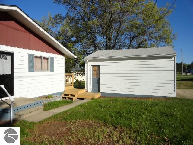 2840 Huckleberry Trl, Farwell, MI 48622 photo 3