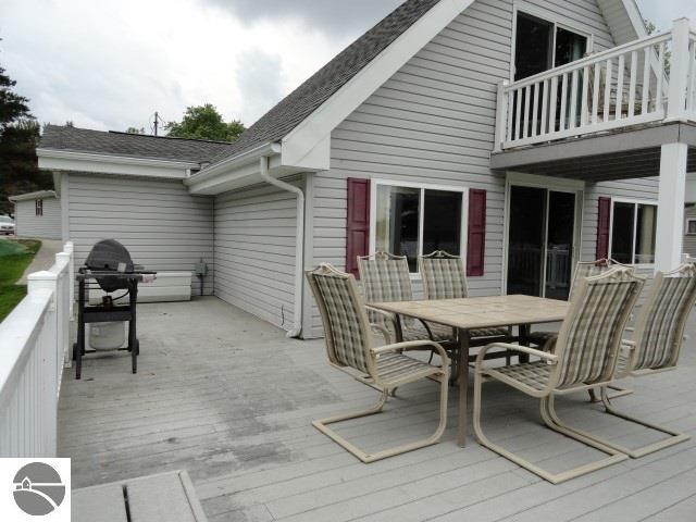 981 Florence Dr, Farwell, MI 48622 photo 4