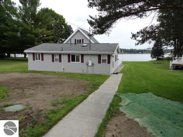 981 Florence Dr, Farwell, MI 48622 photo 8