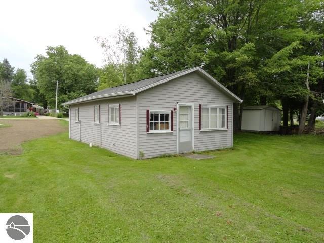 981 Florence Dr, Farwell, MI 48622 photo 9
