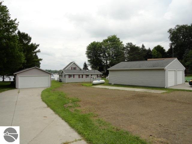 981 Florence Dr, Farwell, MI 48622 photo 11