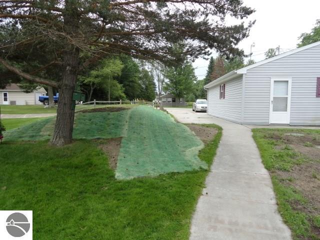 981 Florence Dr, Farwell, MI 48622 photo 12
