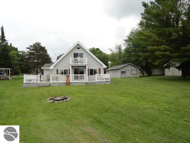 981 Florence Dr, Farwell, MI 48622 photo 1