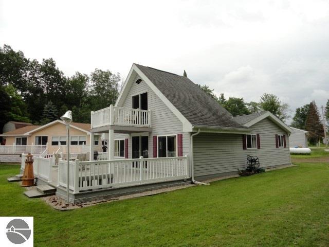 981 Florence Dr, Farwell, MI 48622 photo 5