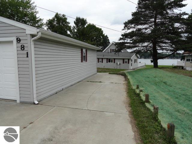 981 Florence Dr, Farwell, MI 48622 photo 16