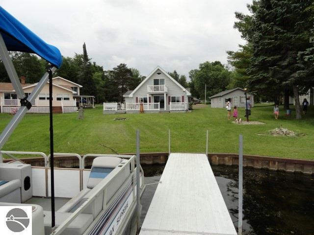 981 Florence Dr, Farwell, MI 48622 photo 2