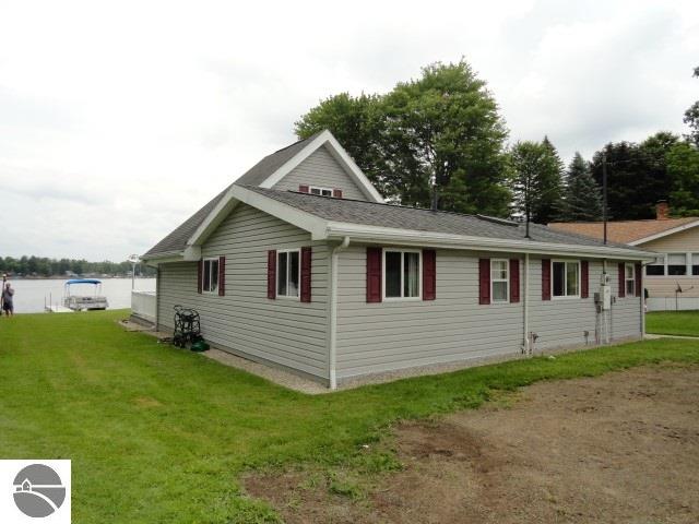 981 Florence Dr, Farwell, MI 48622 photo 6
