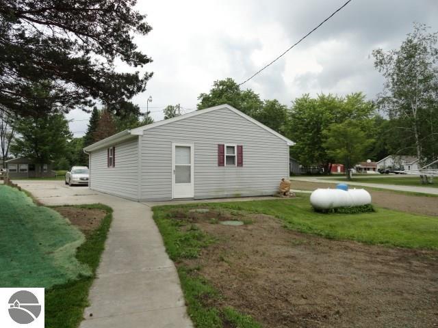 981 Florence Dr, Farwell, MI 48622 photo 15