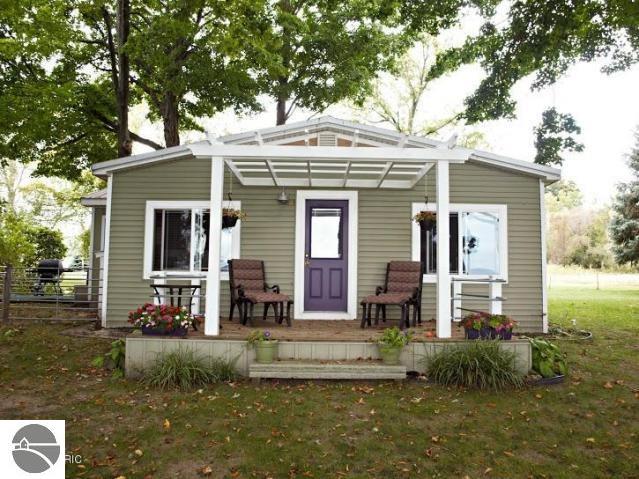7251 S Beach Front St, Cedar, MI 49621 photo 2