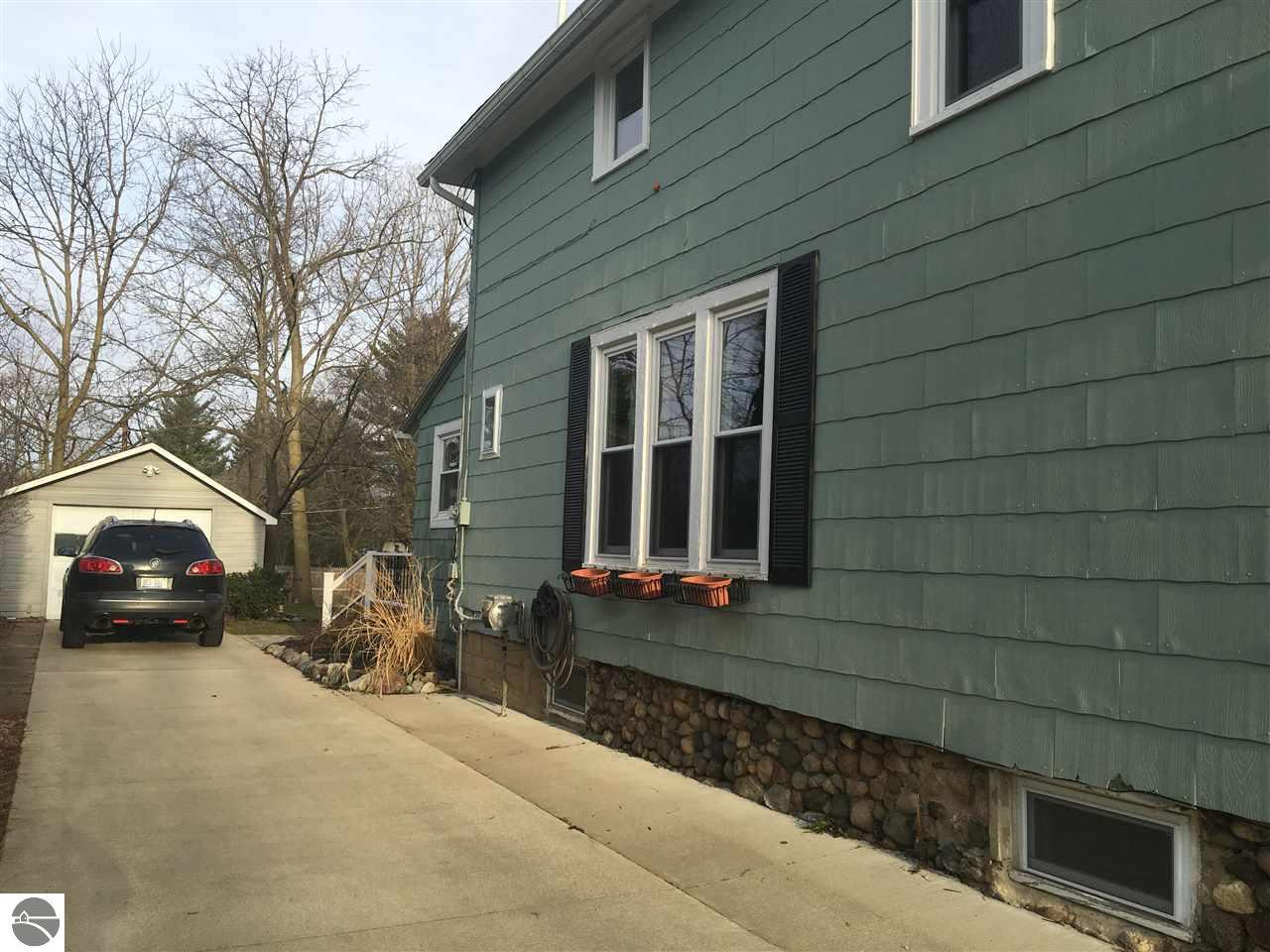 225 S Maple Ave, Alma, MI 48801 photo 6