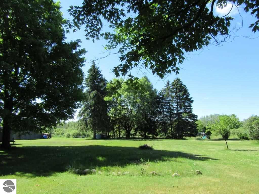 320 Euclid, Mcbain, MI 49657 photo 4