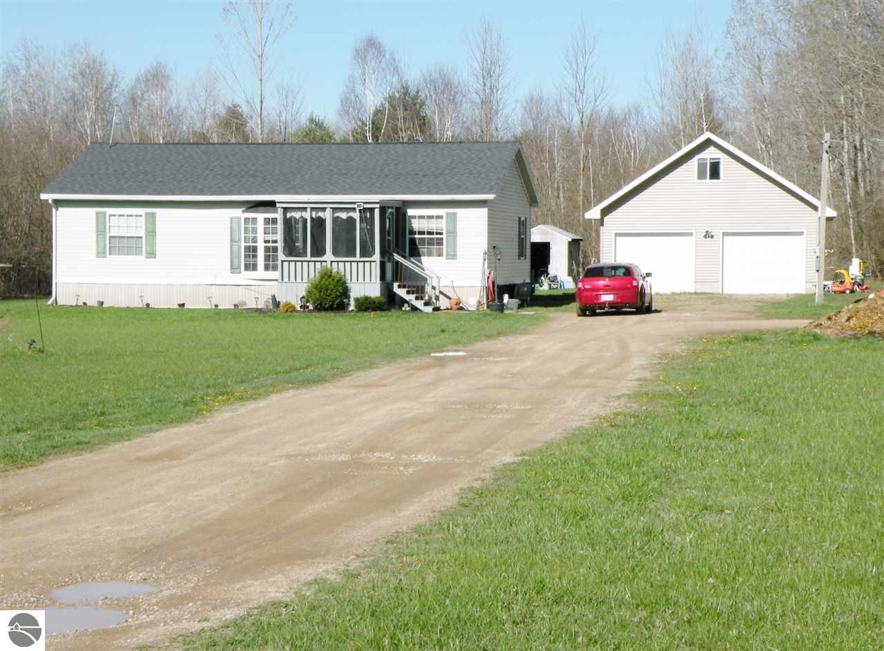 1399 N Hockaday Rd, Gladwin, MI 48624 photo 1