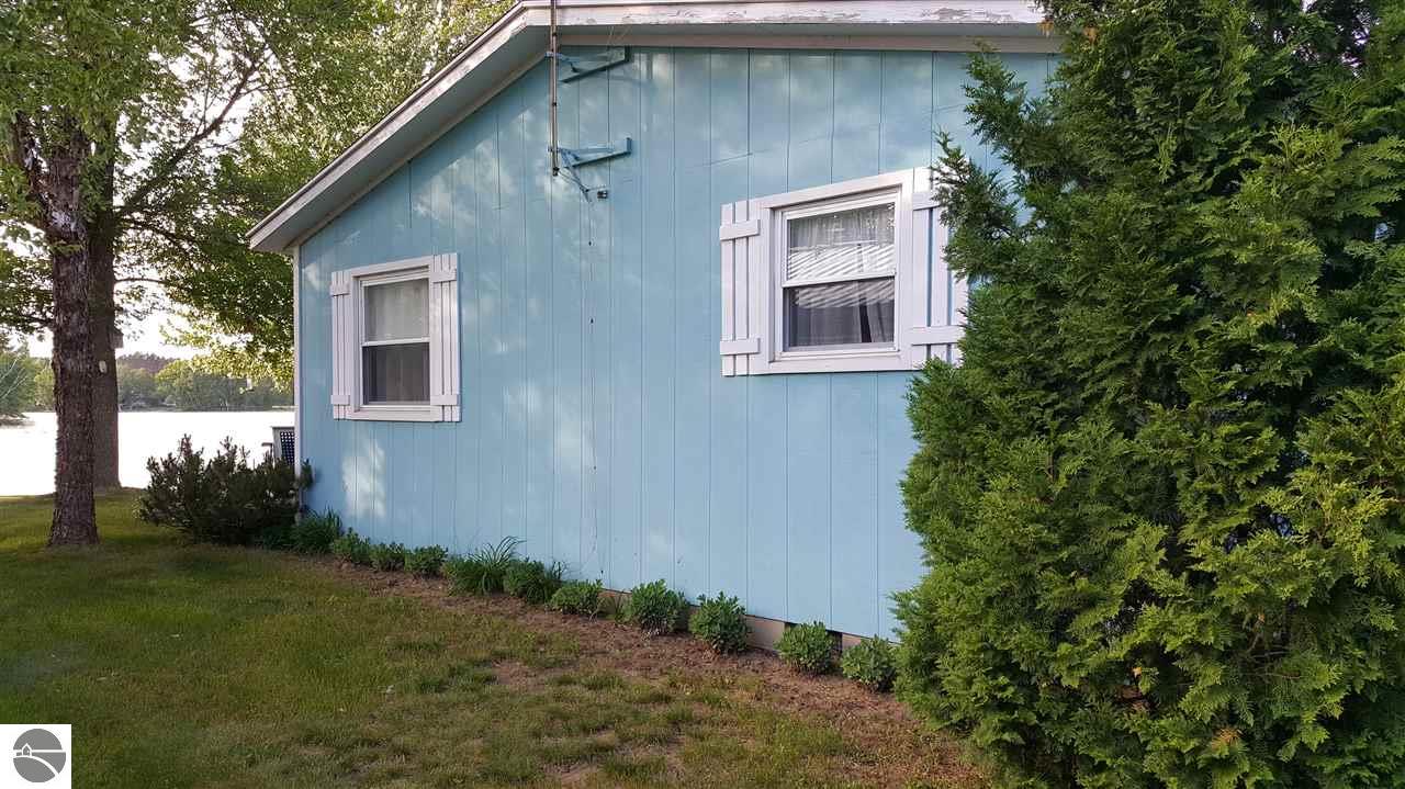 3651 E Shore Dr, Weidman, MI 48893 photo 4