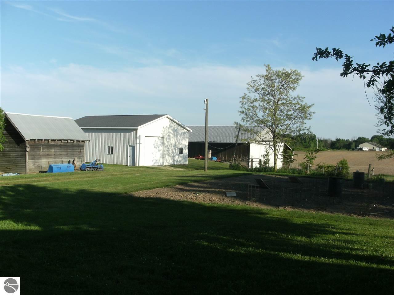 2880 E Doherty Rd, Clare, MI 48617 photo 2