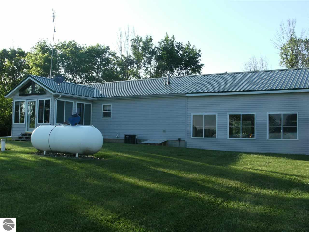 2880 E Doherty Rd, Clare, MI 48617 photo 4