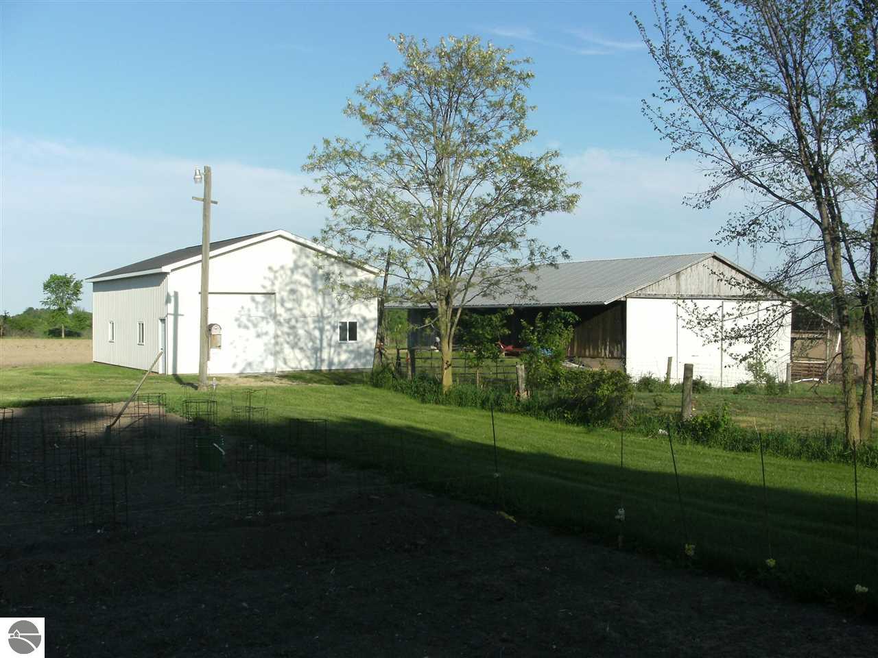 2880 E Doherty Rd, Clare, MI 48617 photo 3