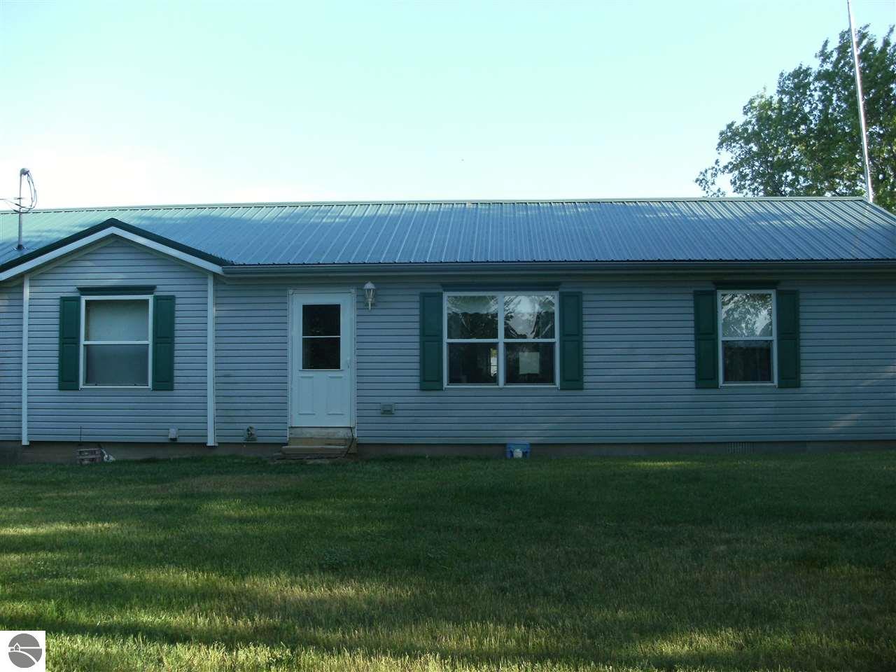 2880 E Doherty Rd, Clare, MI 48617 photo 5