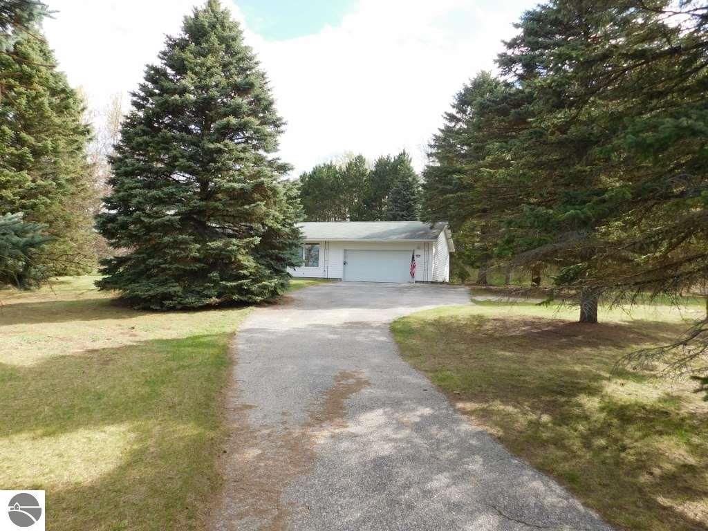 8571 E 12 Rd, Manton, MI 49663 photo 5