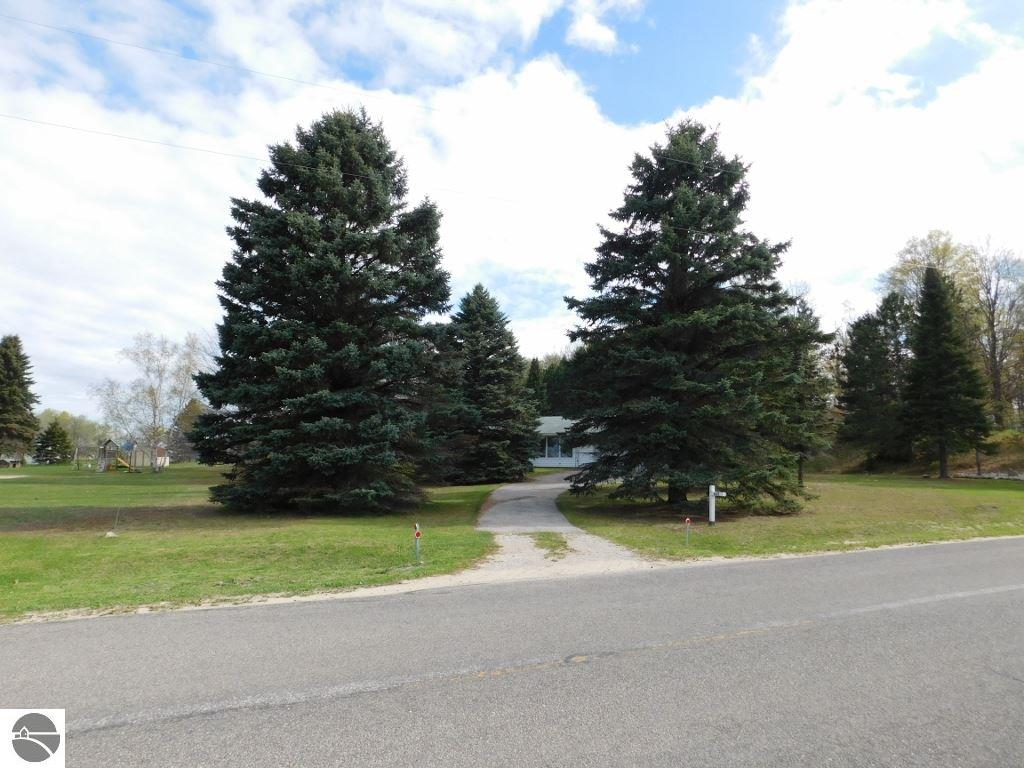 8571 E 12 Rd, Manton, MI 49663 photo 4