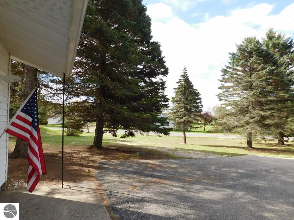 8571 E 12 Rd, Manton, MI 49663 photo 8