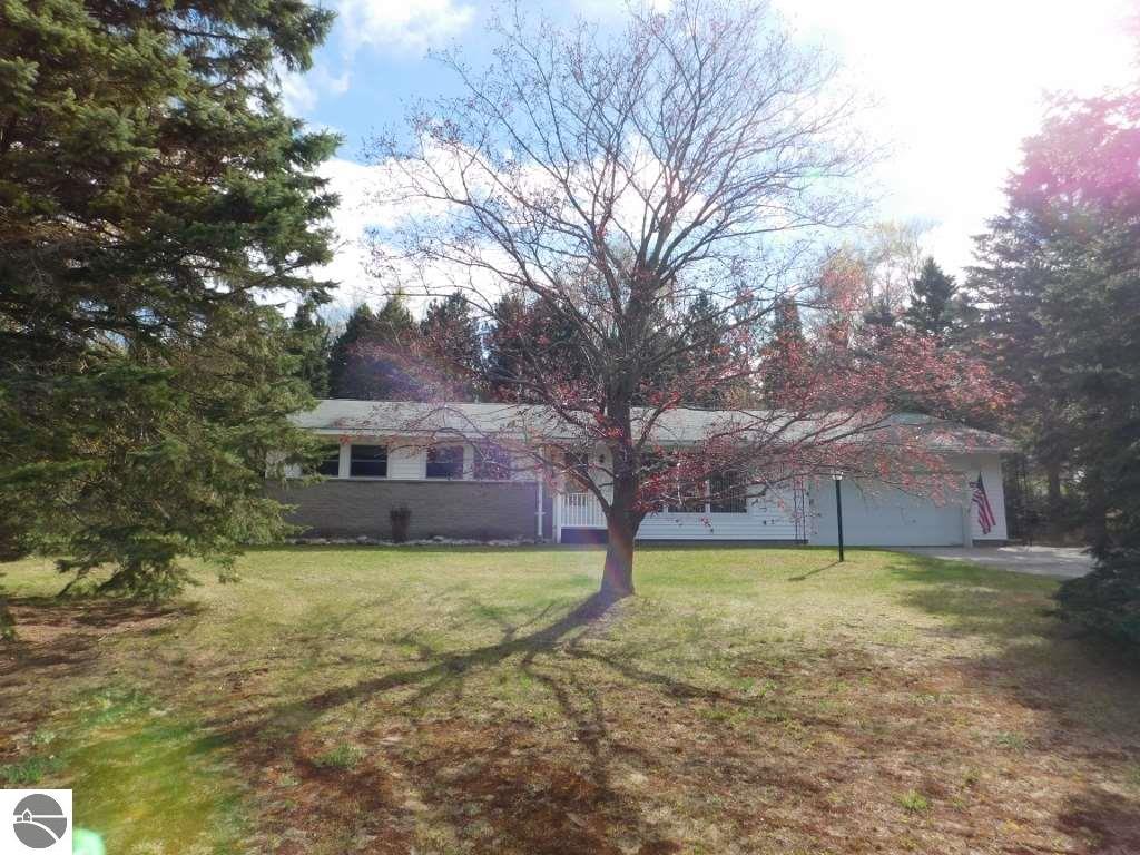 8571 E 12 Rd, Manton, MI 49663 photo 2