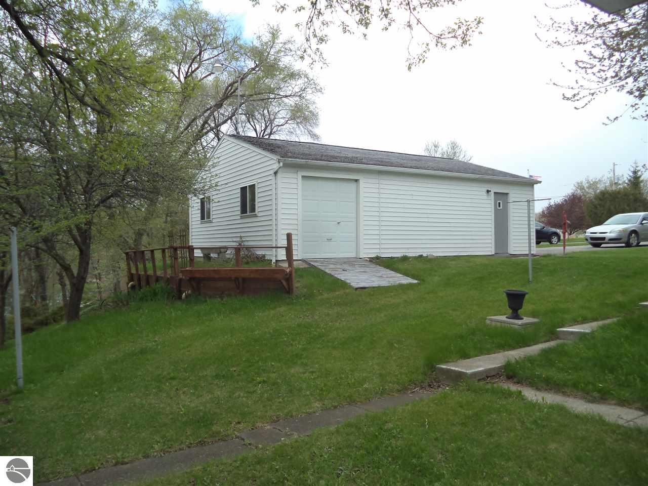 869 Richland Ave, Lupton, MI 48635 photo 5