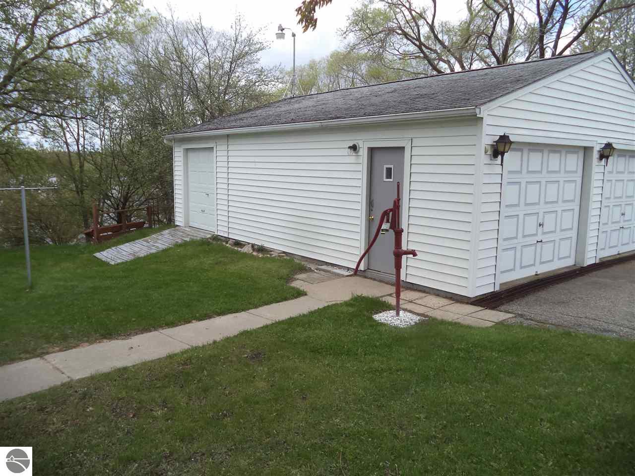 869 Richland Ave, Lupton, MI 48635 photo 21