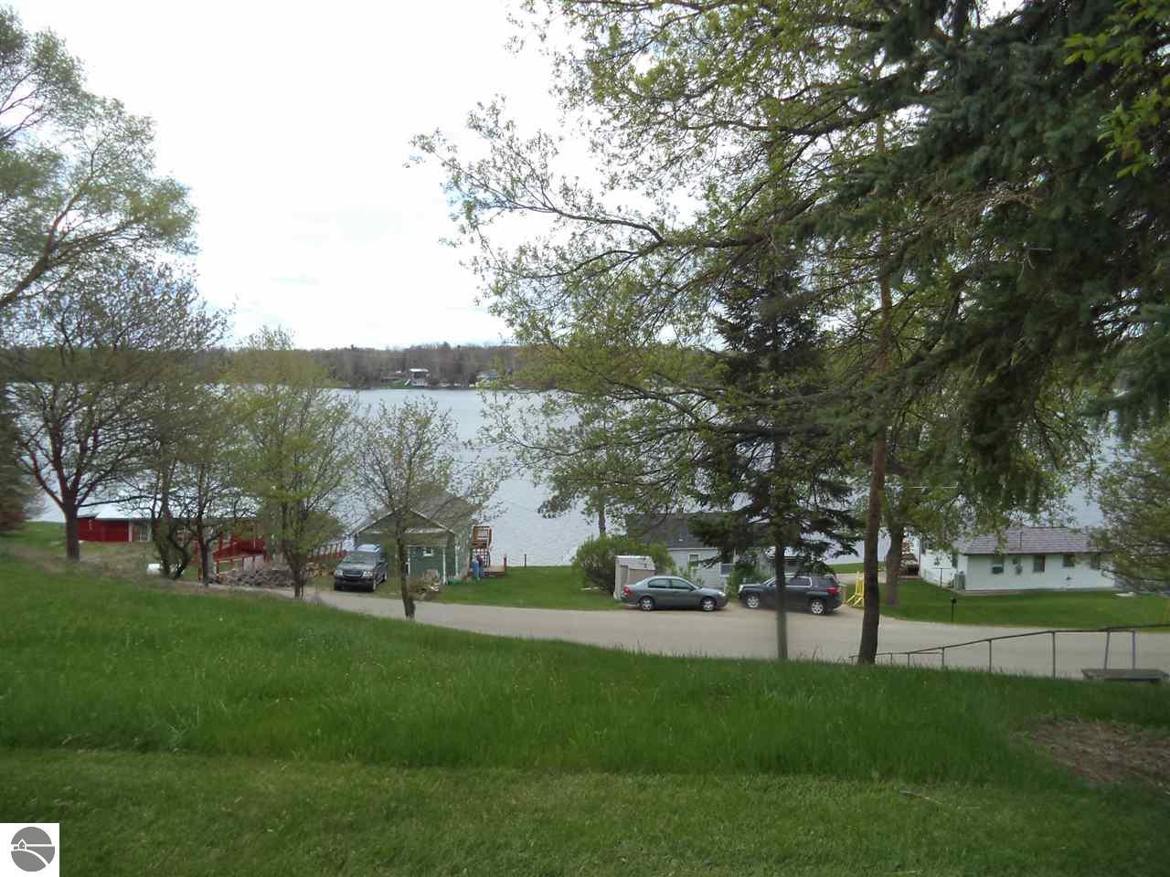 869 Richland Ave, Lupton, MI 48635 photo 3