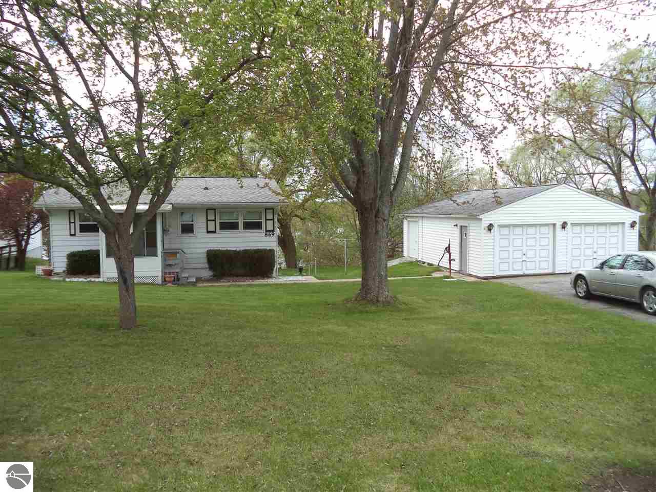 869 Richland Ave, Lupton, MI 48635 photo 1