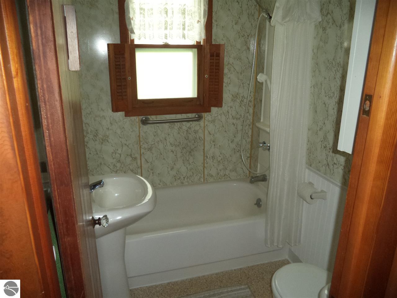 869 Richland Ave, Lupton, MI 48635 photo 10