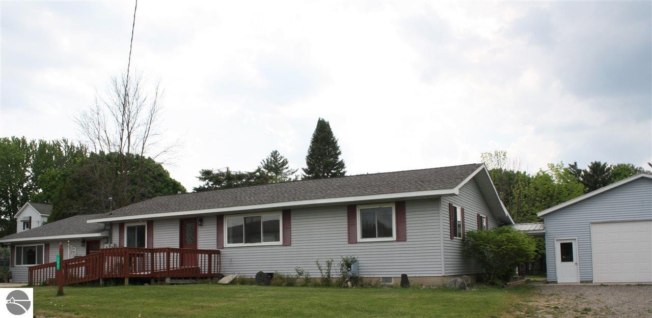 103 Beech Dr, Clare, MI 48617 photo 2