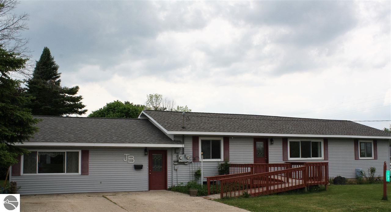 103 Beech Dr, Clare, MI 48617 photo 3