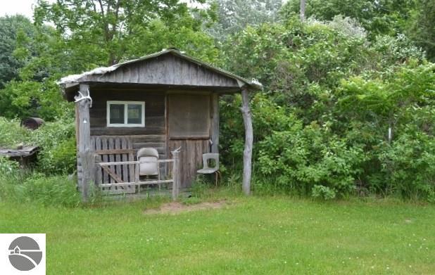8425 E Monroe Rd, Wheeler, MI 48662 photo 4