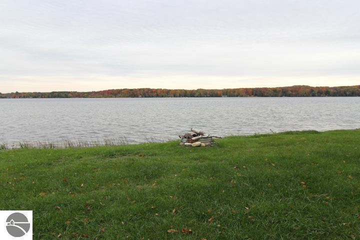 4033 E Shore Dr, Grawn, MI 49637 photo 2