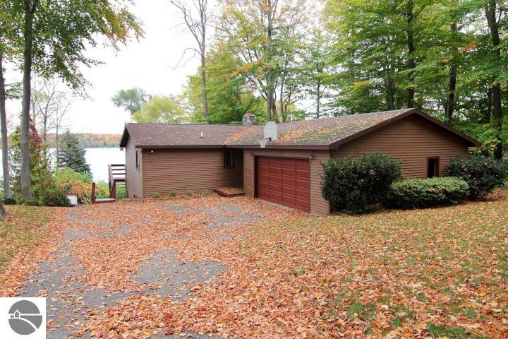 4033 E Shore Dr, Grawn, MI 49637 photo 4