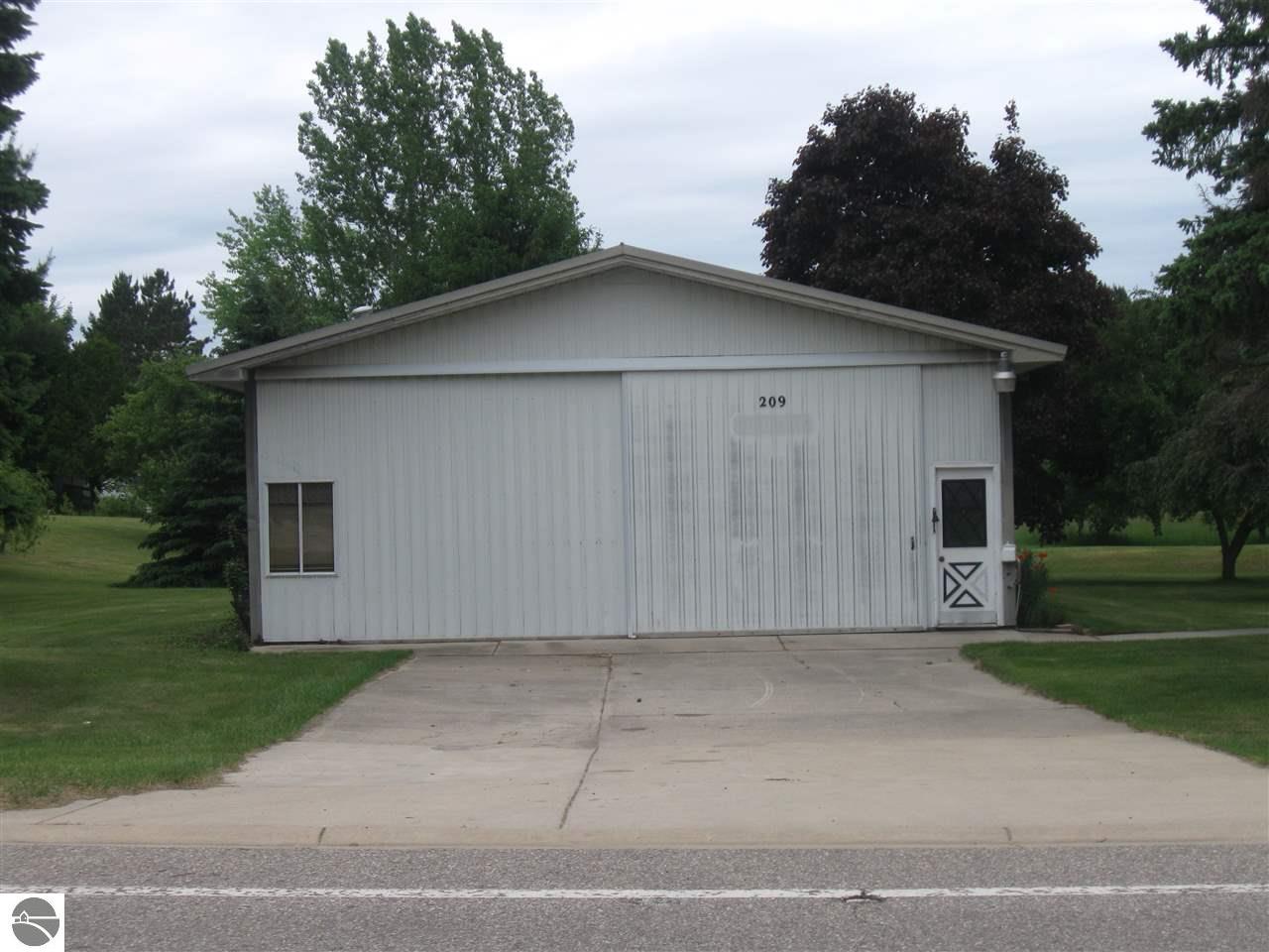 209 E 7th St, Manton, MI 49663 photo 5