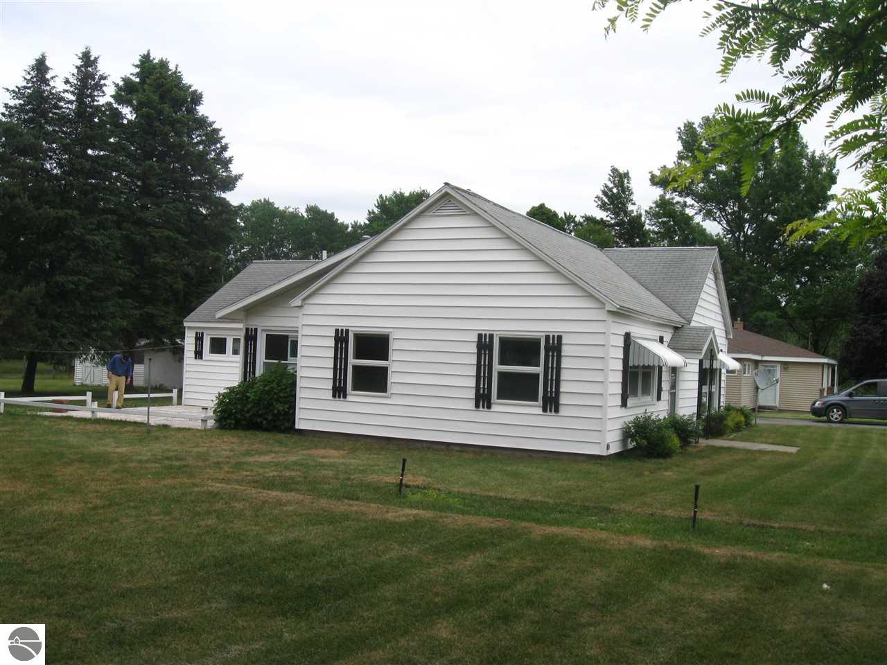 209 E 7th St, Manton, MI 49663 photo 3
